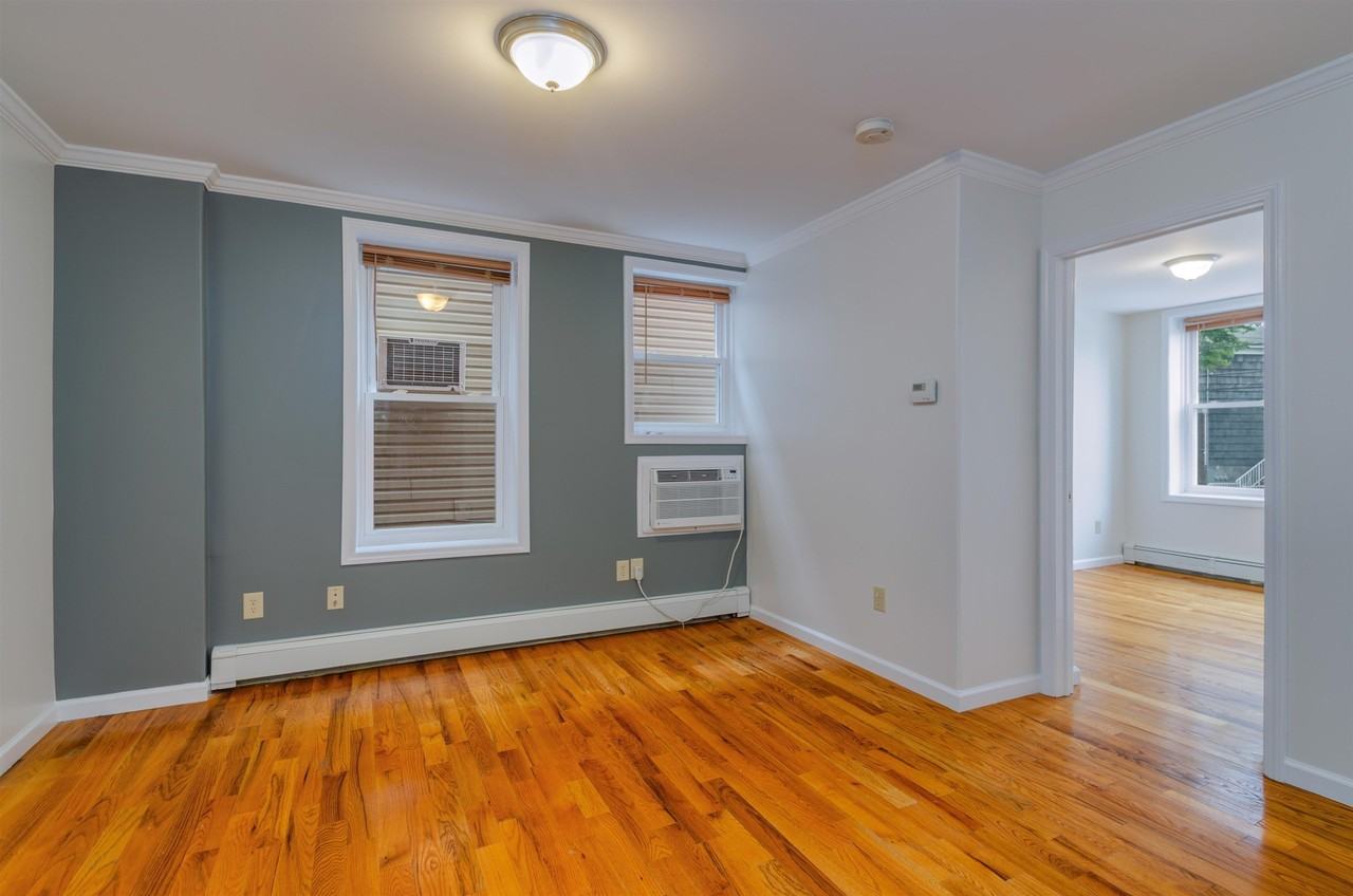 101 W 49th St #1 - Photo 2 of 8