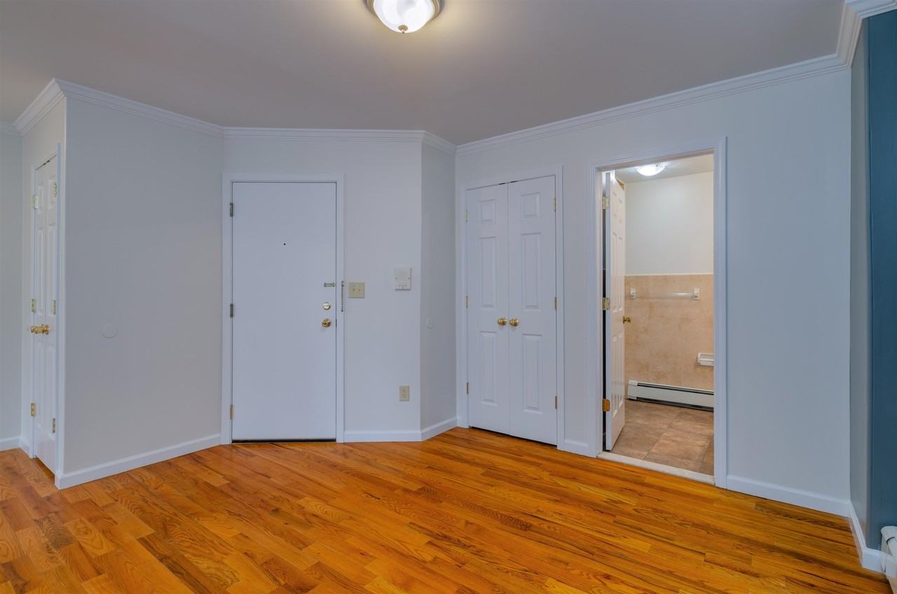 101 W 49th St #1 - Photo 3 of 8