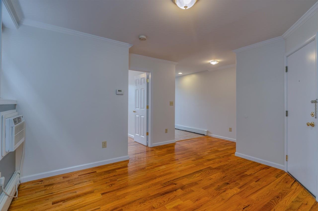 101 W 49th St #1 - Photo 4 of 8