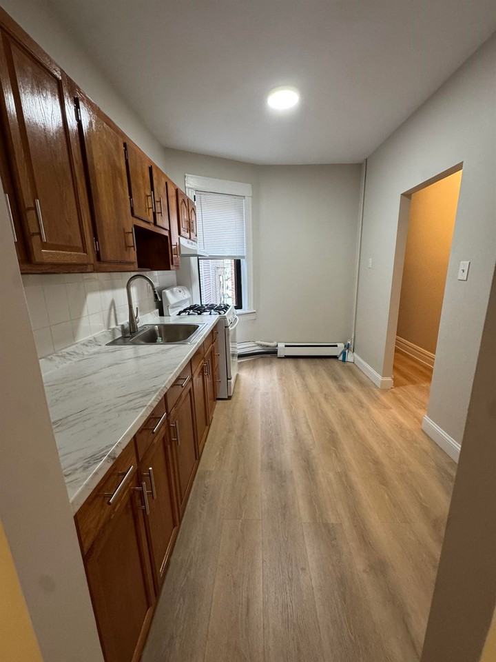 721 Kennedy Blvd - Photo 2 of 9