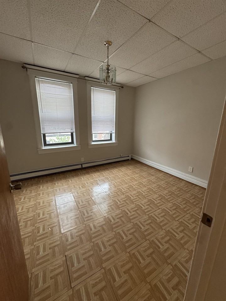 721 Kennedy Blvd - Photo 3 of 9