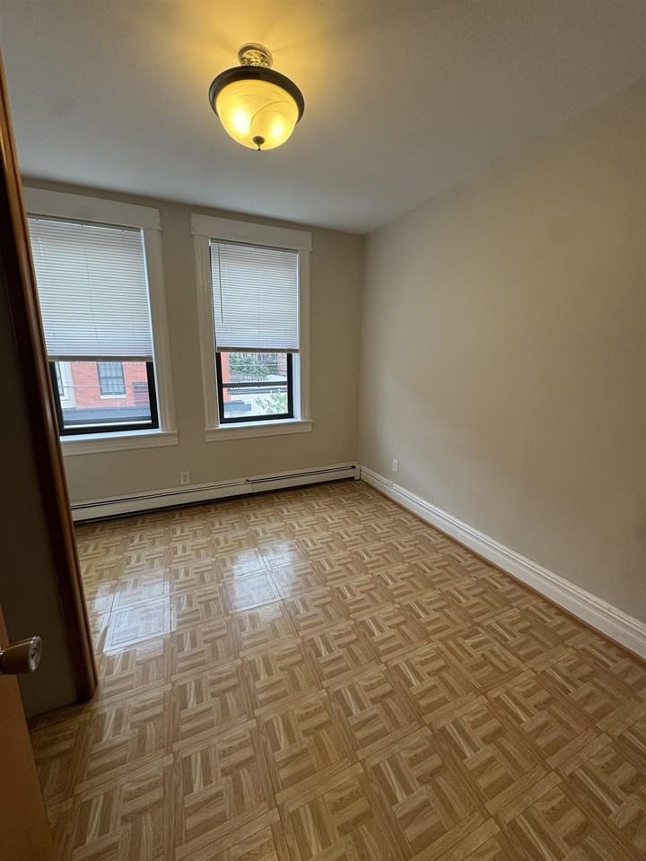 721 Kennedy Blvd - Photo 4 of 9