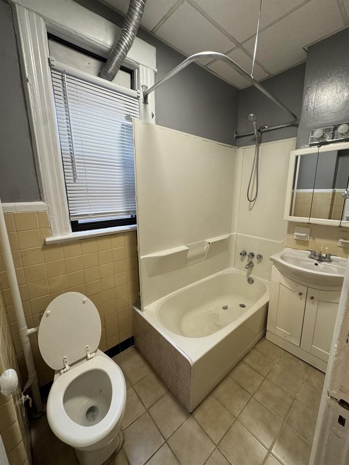 721 Kennedy Blvd - Photo 7 of 9