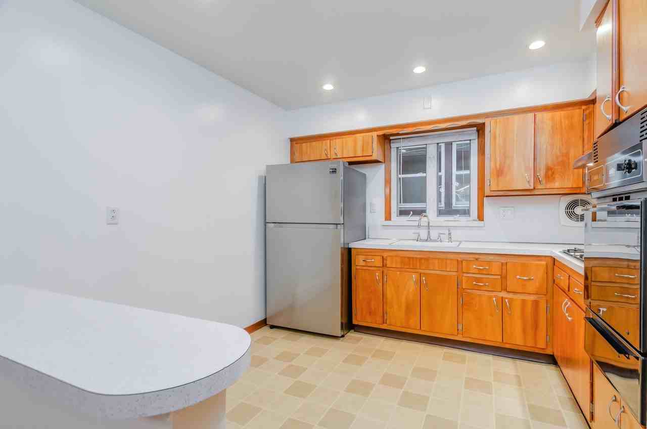 180 W 3rd St - Photo 4 of 24