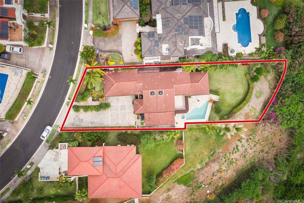 691 Kaulana Pl - Photo 3 of 25