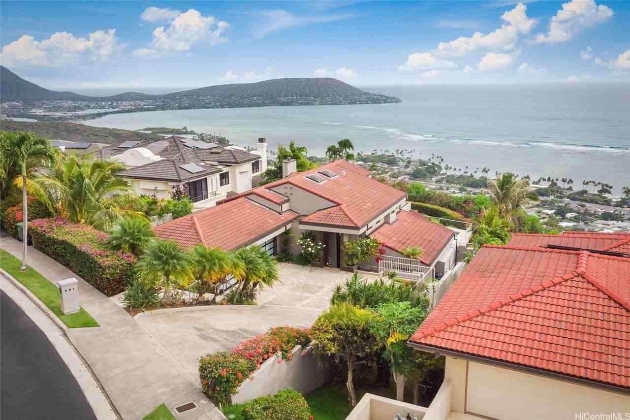 691 Kaulana Pl - Photo 4 of 25