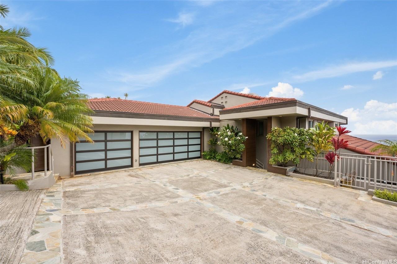 691 Kaulana Pl - Photo 5 of 25