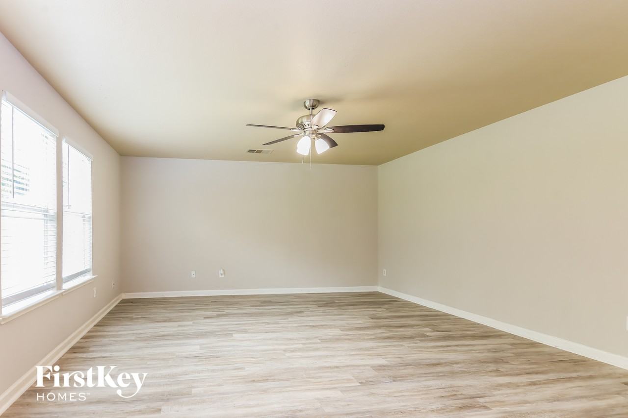 3605 Smoketree Dr - Photo 2 of 15