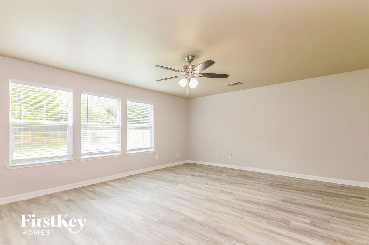 3605 Smoketree Dr - Photo 3 of 15