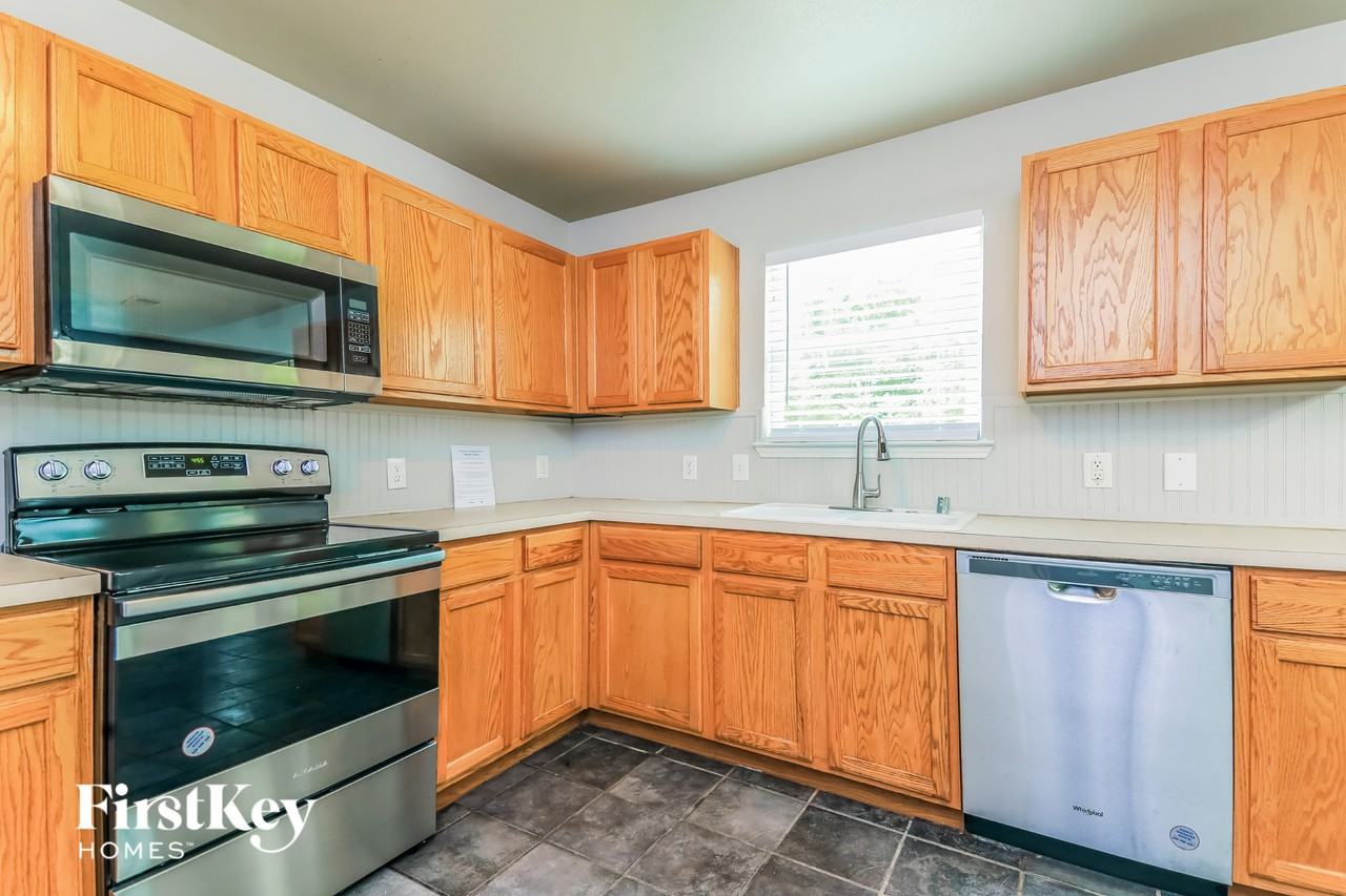 3605 Smoketree Dr - Photo 5 of 15