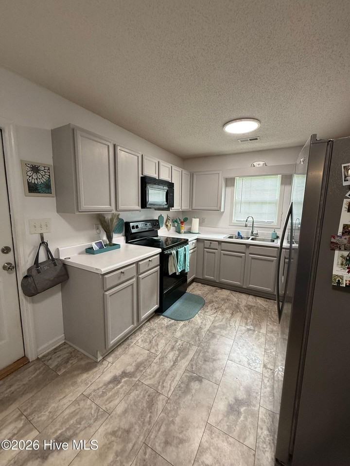 301 Top Knot Rd - Photo 2 of 10