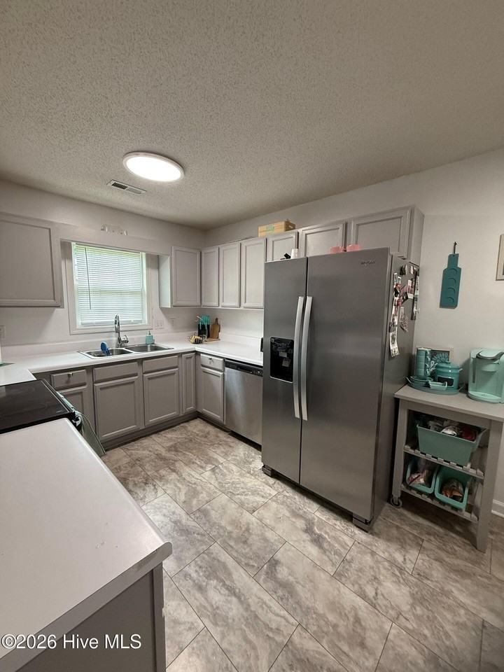 301 Top Knot Rd - Photo 3 of 10