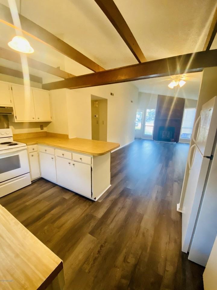 129 Village Cir - Photo 4 of 12