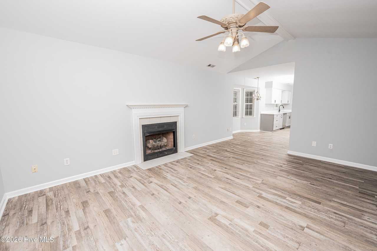 212 Forest Park Dr - Photo 3 of 15