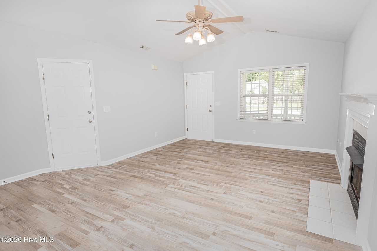212 Forest Park Dr - Photo 4 of 15