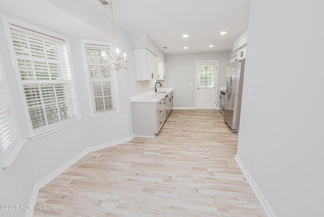 212 Forest Park Dr - Photo 5 of 15