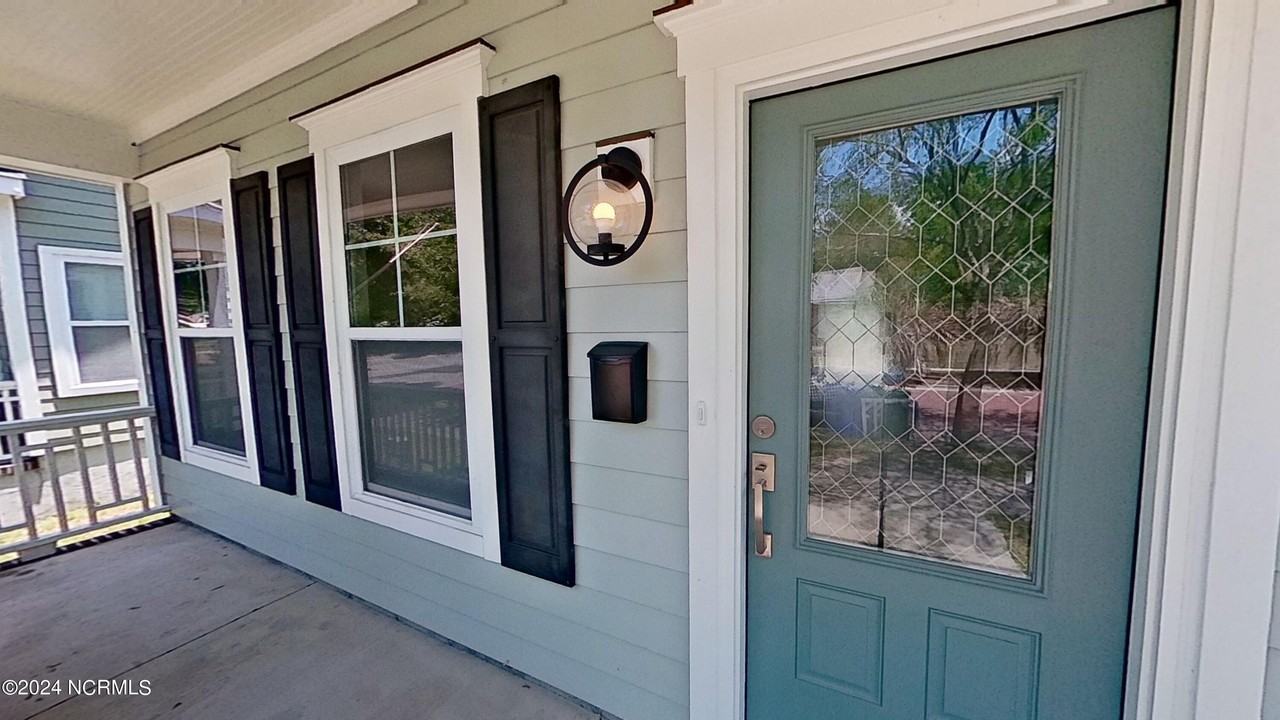632 Brunswick St - Photo 2 of 26