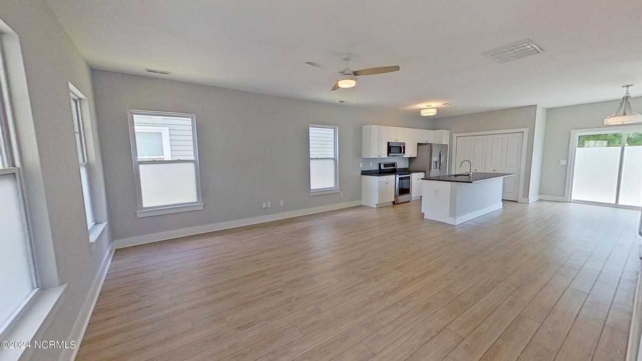 632 Brunswick St - Photo 3 of 26