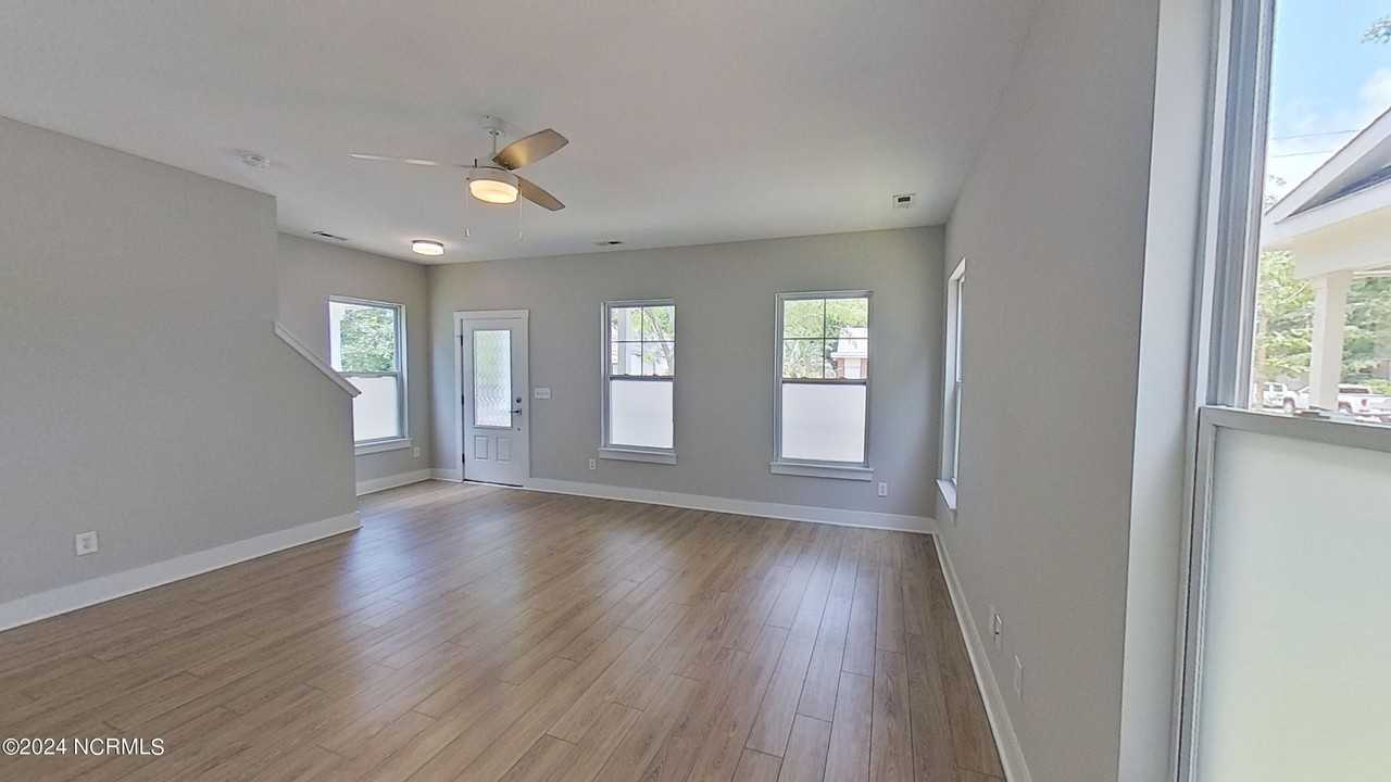 632 Brunswick St - Photo 4 of 26