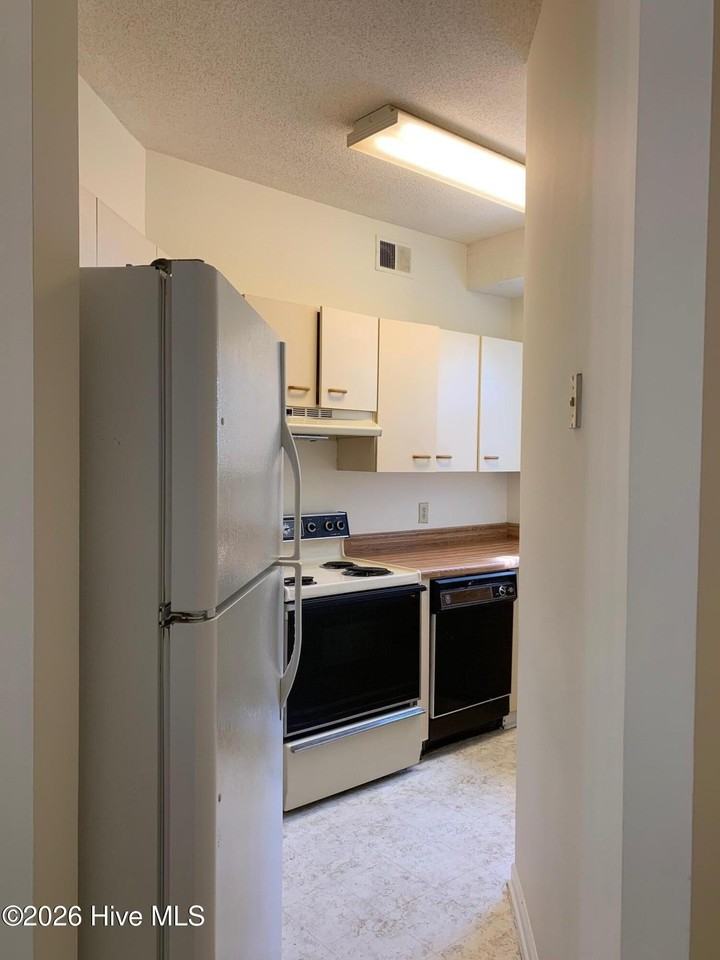 4230 Wilshire Blvd #206D - Photo 4 of 13