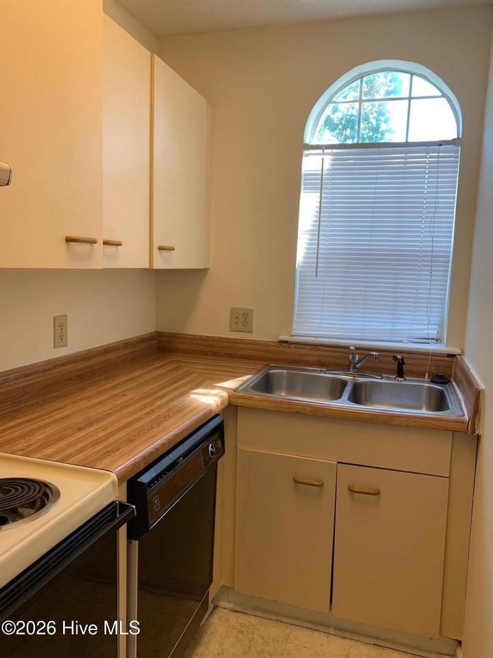 4230 Wilshire Blvd #206D - Photo 6 of 13
