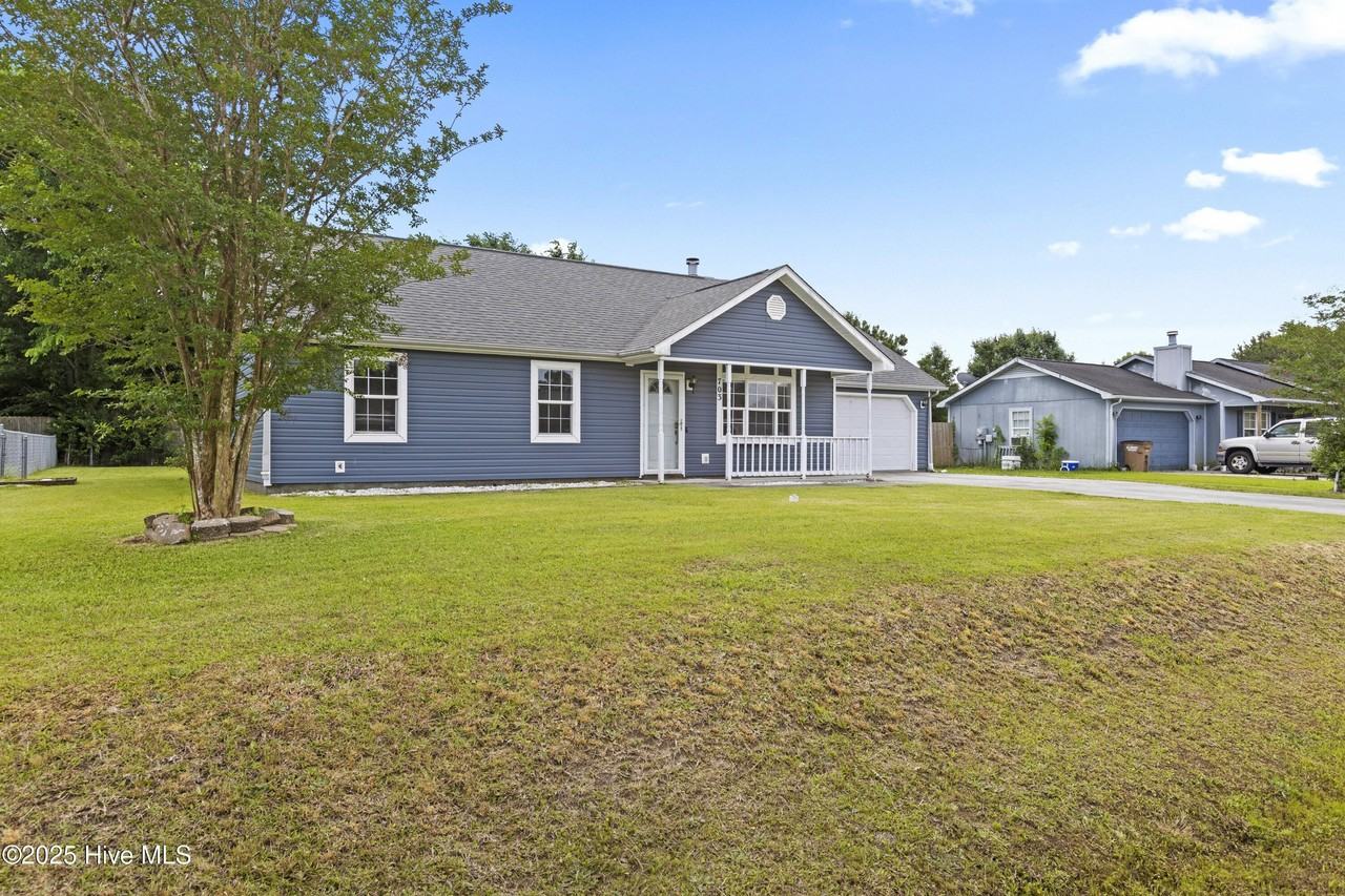 703 Covington Ct - Photo 2 of 22