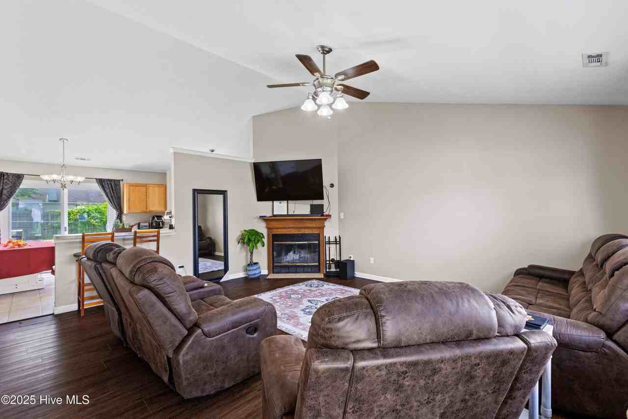 703 Covington Ct - Photo 4 of 22