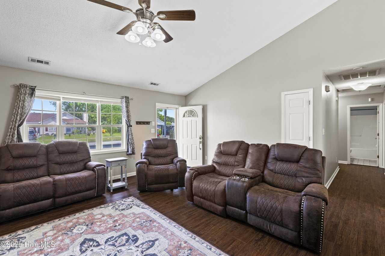 703 Covington Ct - Photo 6 of 22