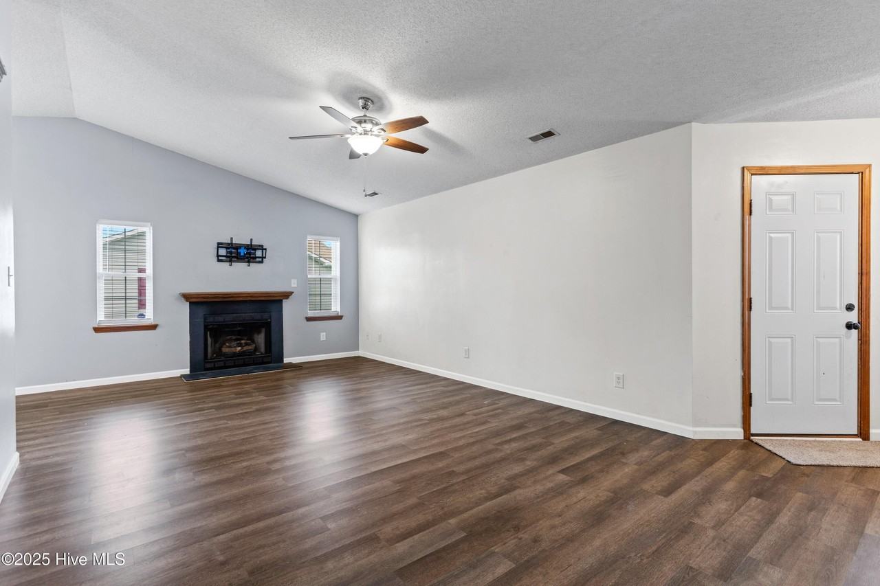 103 Nicole Ct - Photo 5 of 22