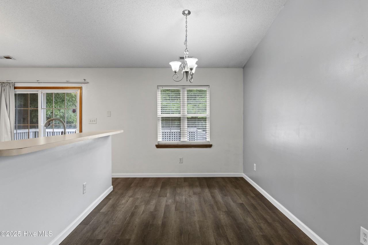 103 Nicole Ct - Photo 7 of 22