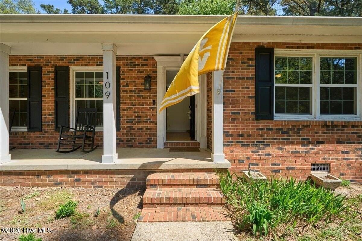 109 Grampian Way - Photo 4 of 46