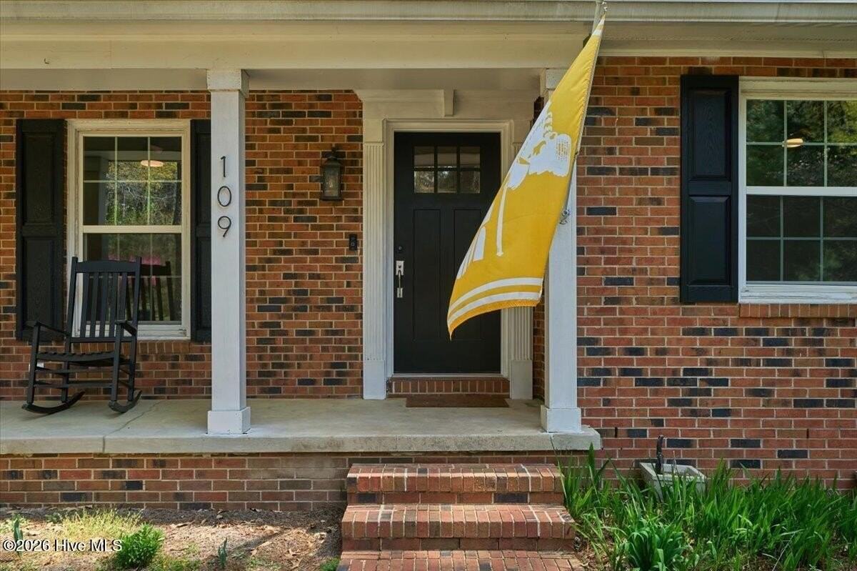 109 Grampian Way - Photo 5 of 46