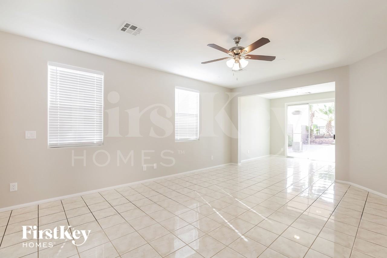 10219 Falling Needle Ave - Photo 4 of 15