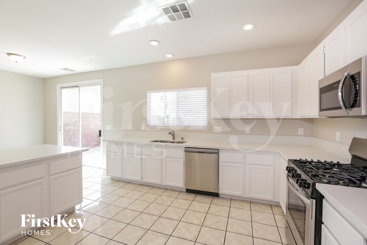 10219 Falling Needle Ave - Photo 6 of 15