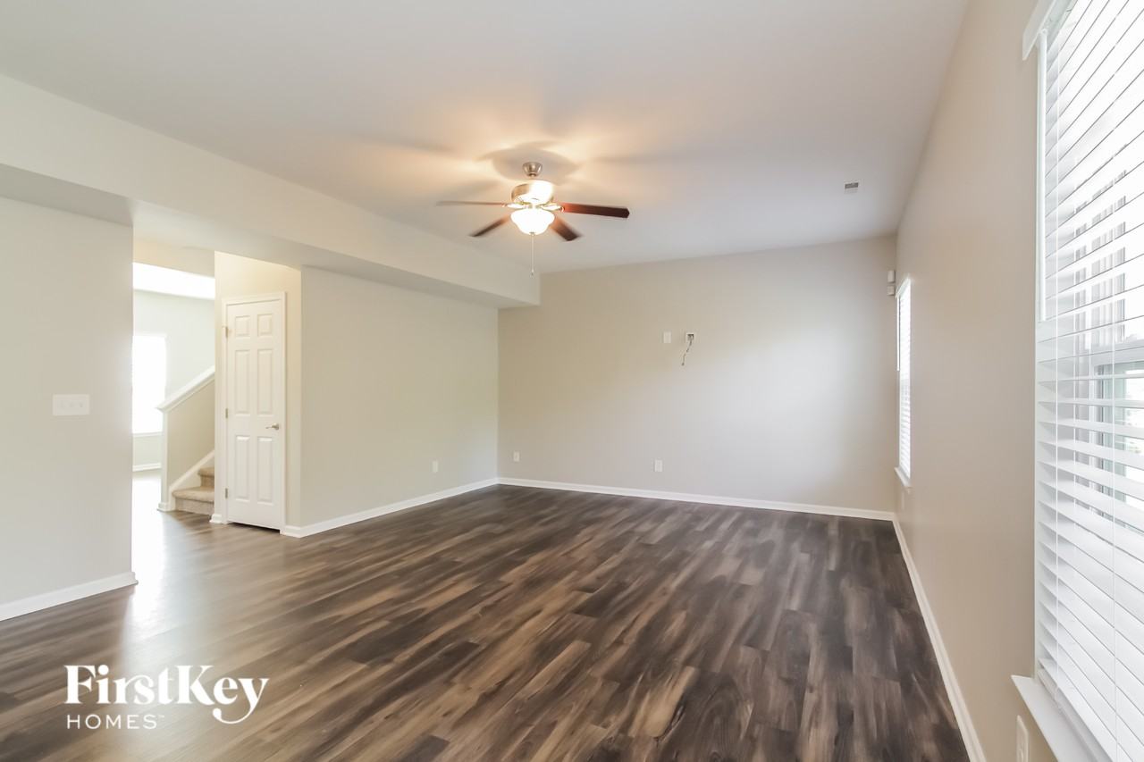3010 Robusta Ct - Photo 4 of 14