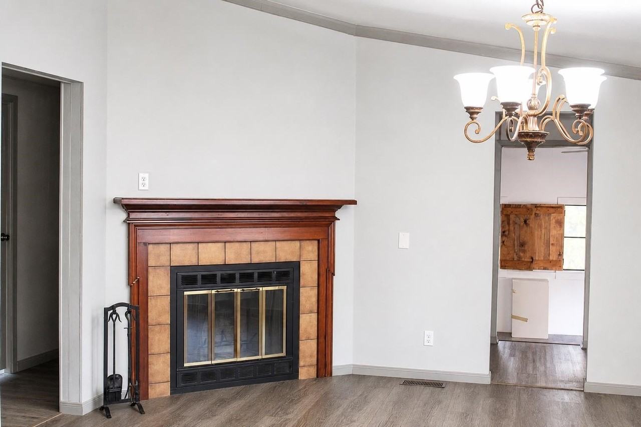 102 Crestview - Photo 2 of 8