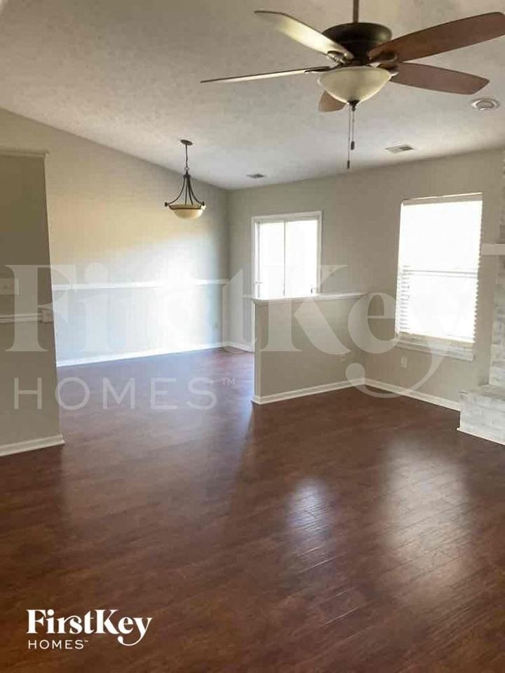 20828 Summitt Rd - Photo 3 of 13