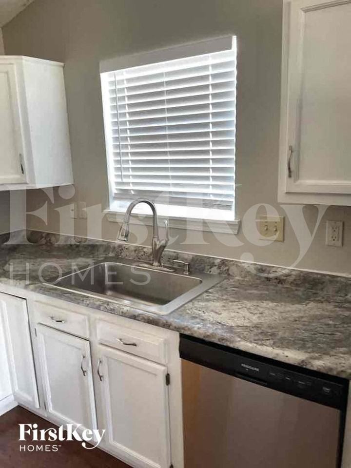 20828 Summitt Rd - Photo 5 of 13