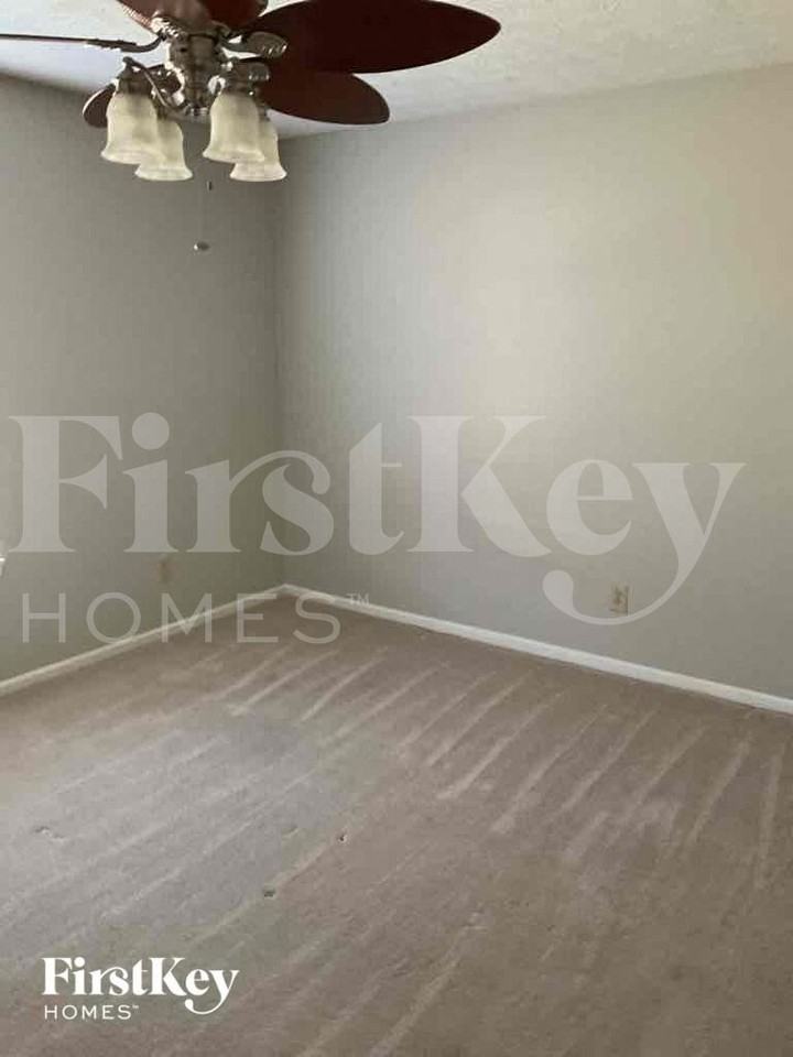 20828 Summitt Rd - Photo 7 of 13
