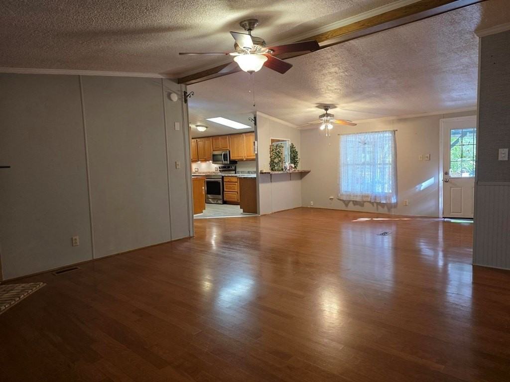 1723 Scott Rd - Photo 5 of 25