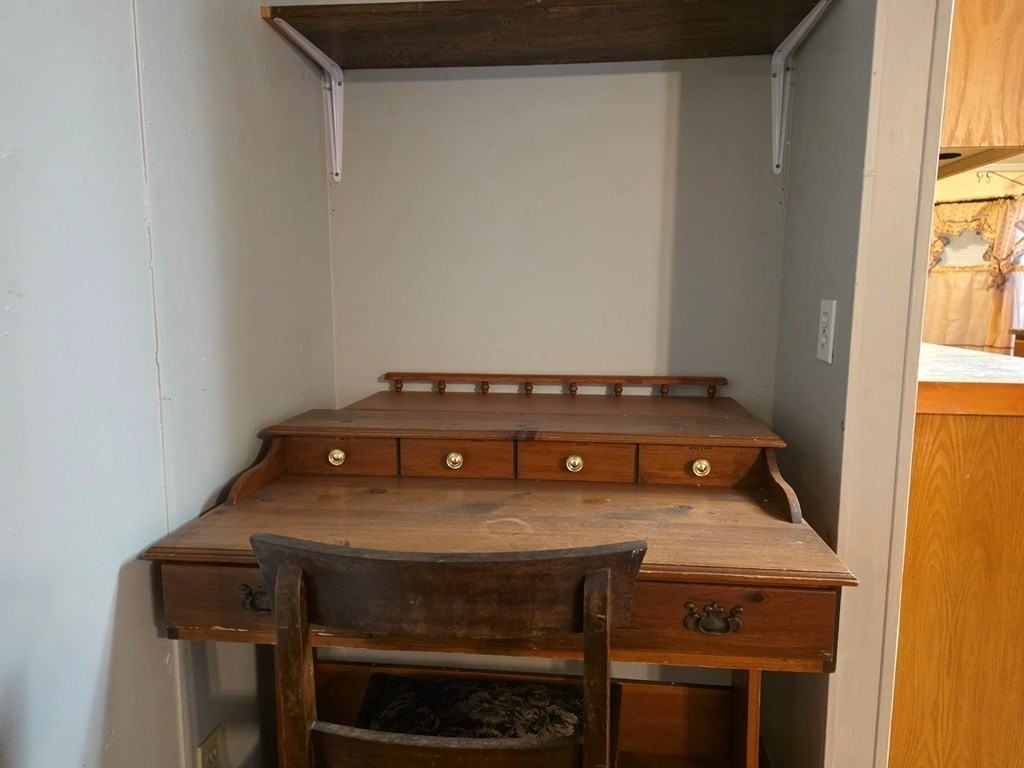 1723 Scott Rd - Photo 6 of 25