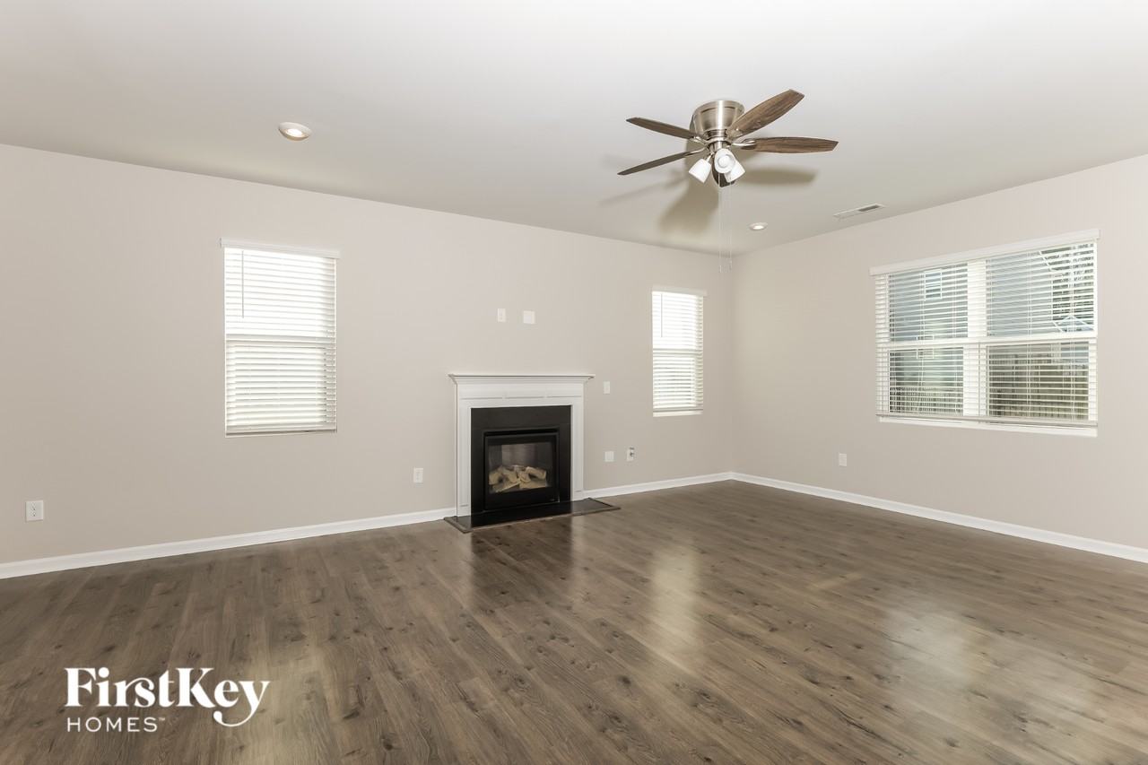 304 Whispering Wind Way - Photo 4 of 15