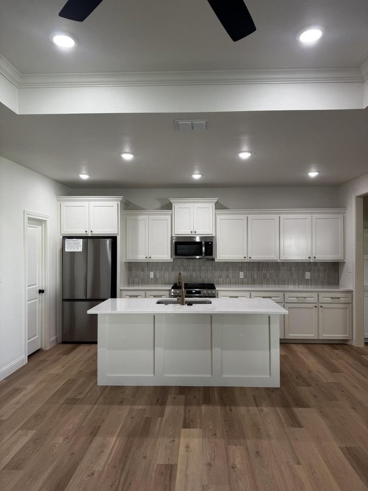 6917 14th St - Photo 2 of 25