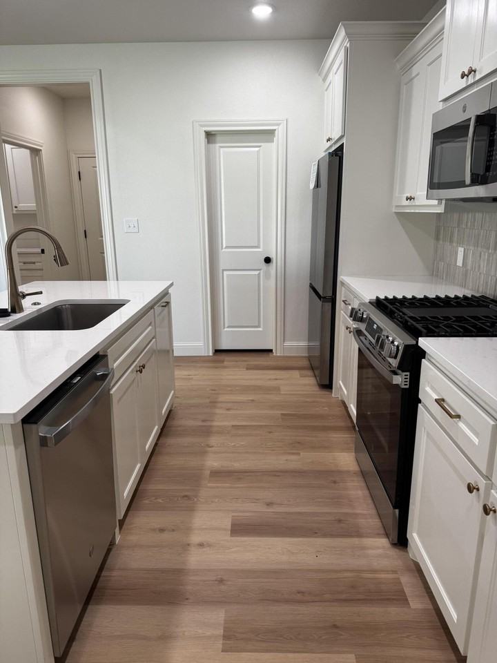 6917 14th St - Photo 3 of 25