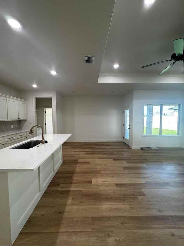 6917 14th St - Photo 6 of 25