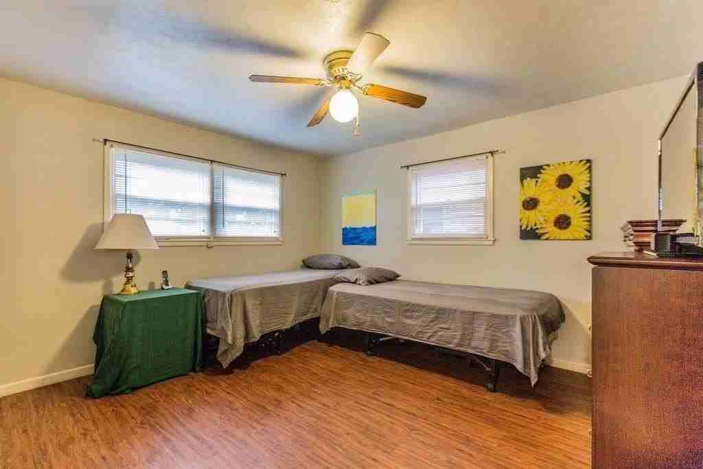 5432 32nd St - Photo 6 of 19