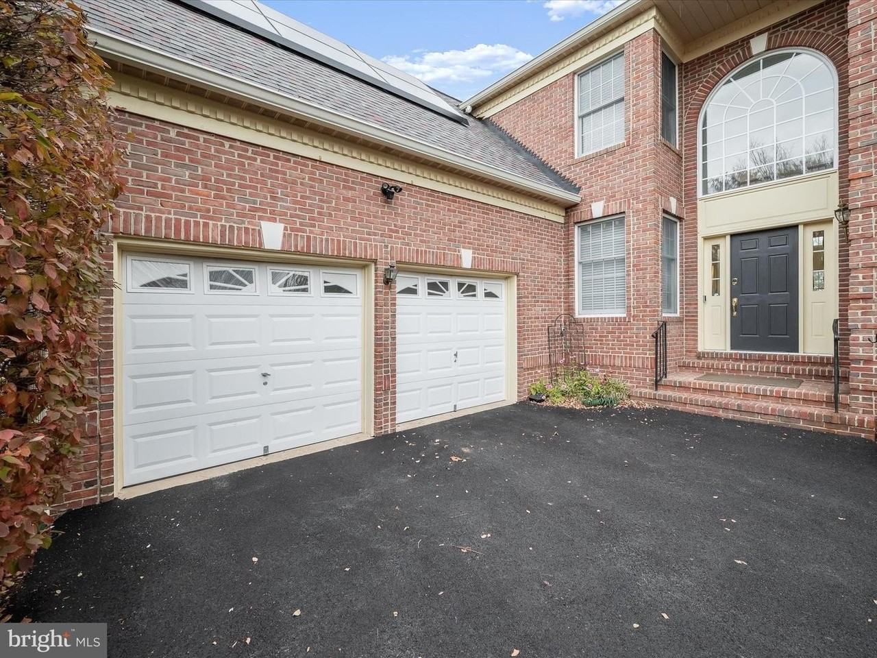 43480 Foxgrove Ct - Photo 2 of 50