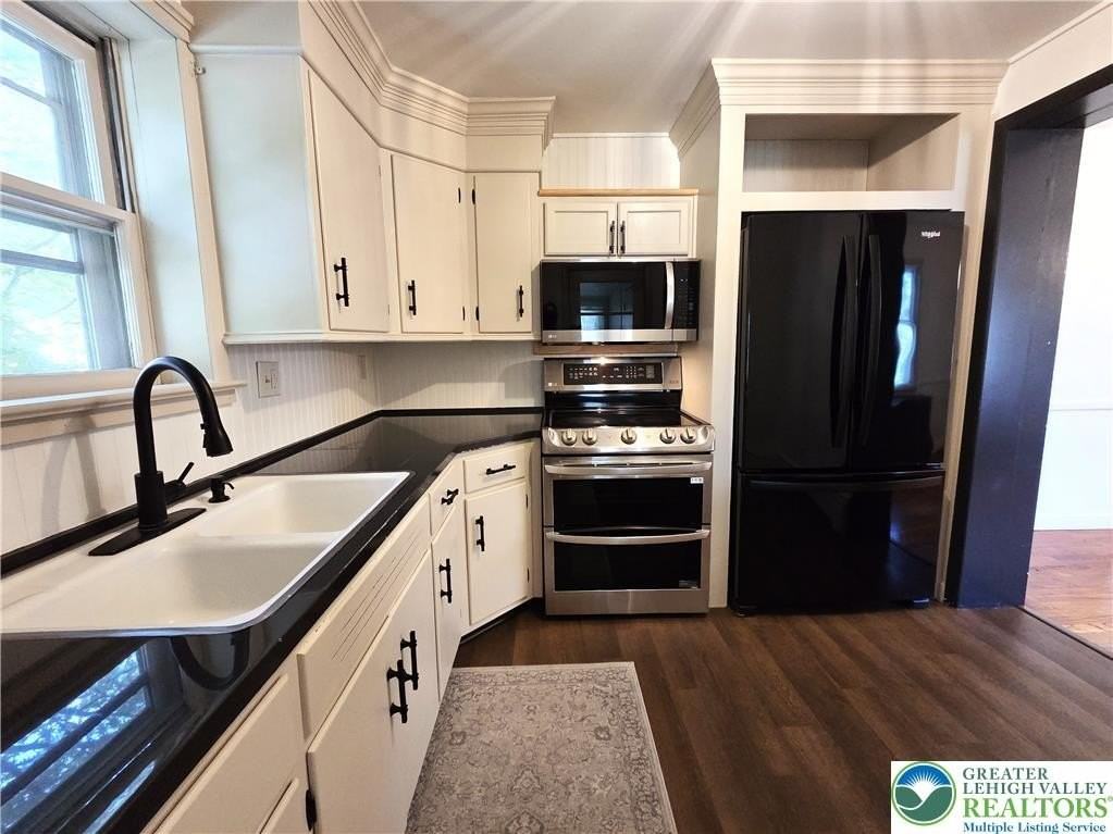 735 W Broad St - Photo 3 of 16