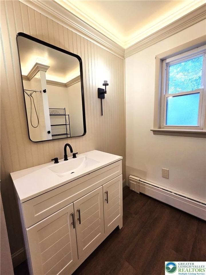 735 W Broad St - Photo 6 of 16