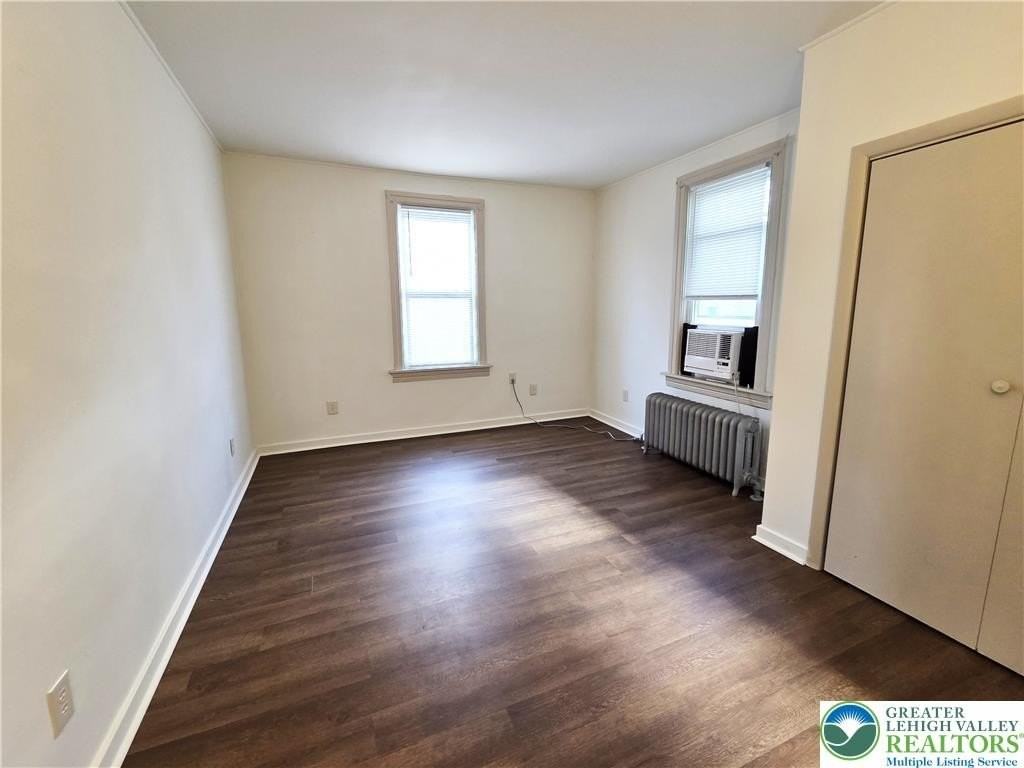 735 W Broad St - Photo 7 of 16